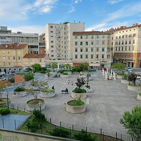 Casa Perugino Lägenhet Trieste Exteriör bild